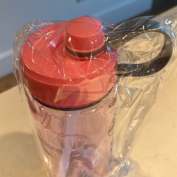 NEW GAIAM Pink Plastic Water Bottle (1000 ml) - Picture 4 of 7